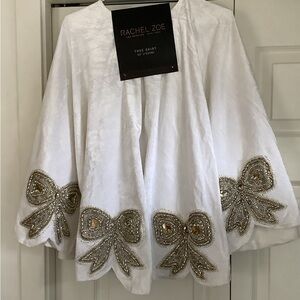 RACHEL ZOE,  ELEGANT White Tree Skirt with Gold Bow Accents.. 🎀